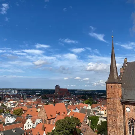 Familien- Und Hundefreundliche Ferienwohnung In Wismar - 80Qm Mit Garten Und Parkplatz